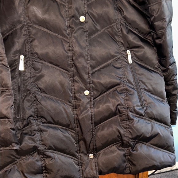 Kenneth Cole New York Size Large Women’s Black Quilted Jacket with Faux Fur Trim - Picture 4 of 8